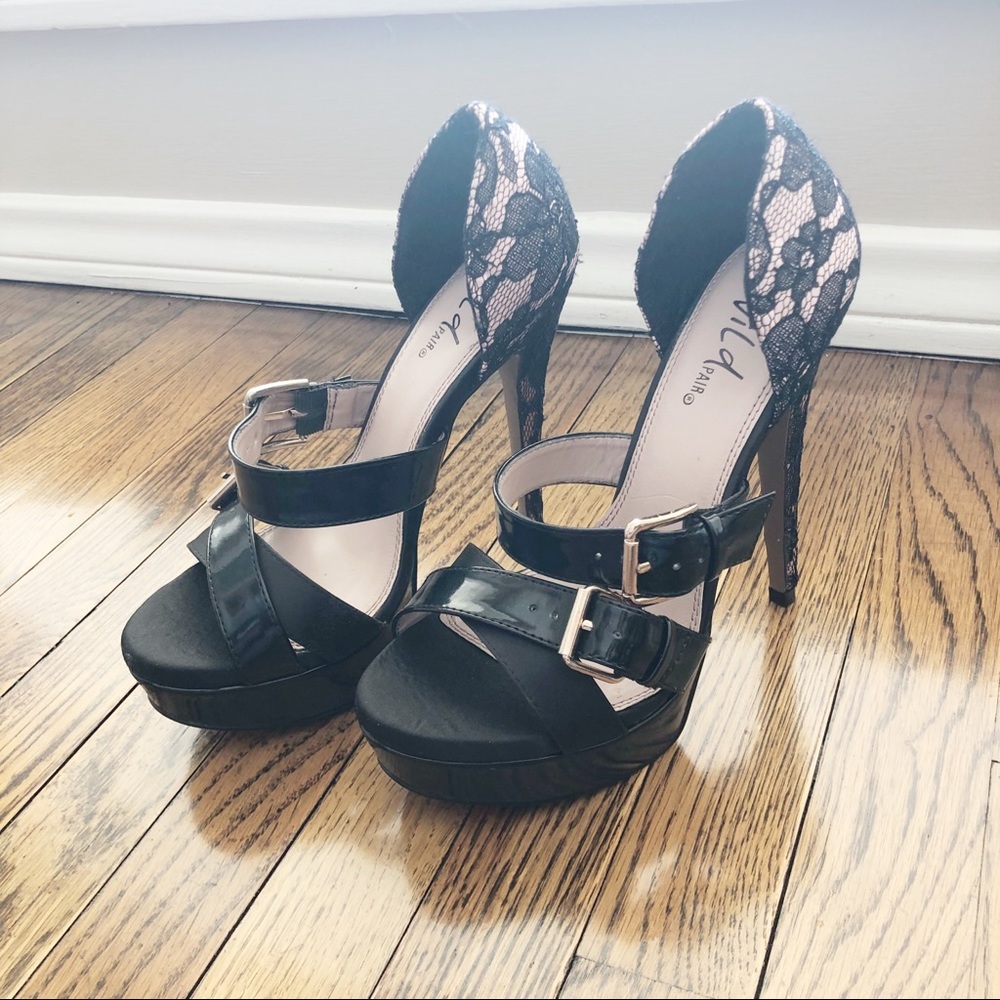 BLACK STRAPPY WILD PAIR HEELS